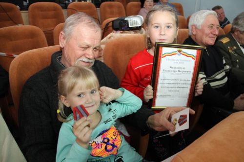 Мельничук ВП и внучки 33 год